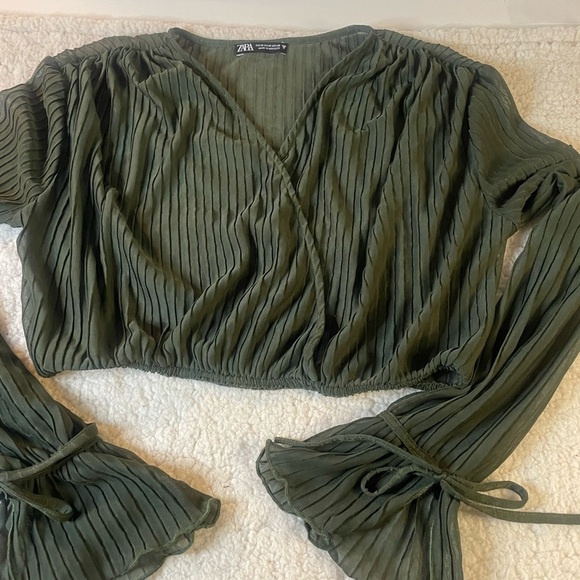 Zara Sheer Green Medium Ribbed Crop Top Long Sleeves with Bow Ties at Wrist - Picture 1 of 9
